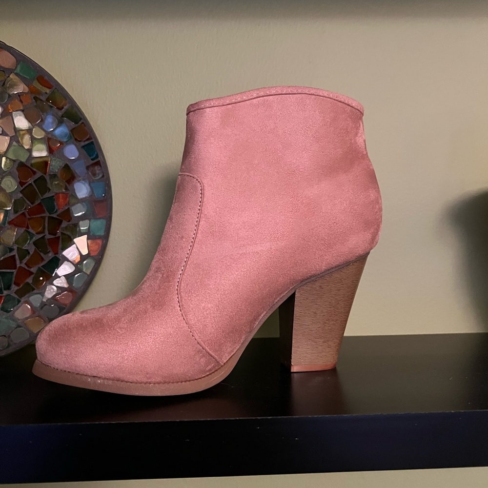 Really cute pink ankle boots